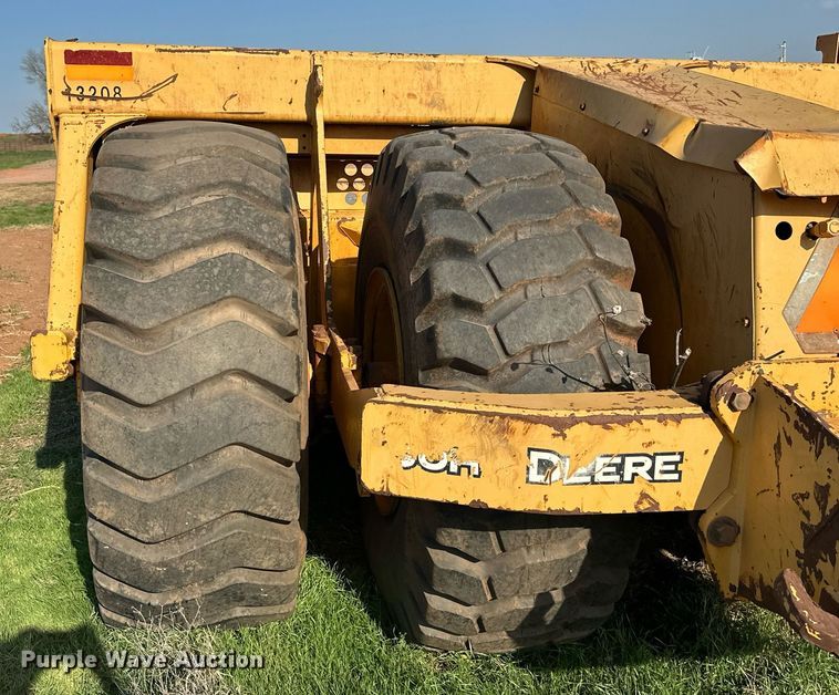 image for item DW8644 2014 John Deere 2112E scraper