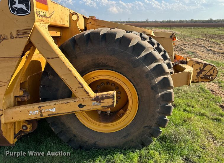 image for item DW8644 2014 John Deere 2112E scraper