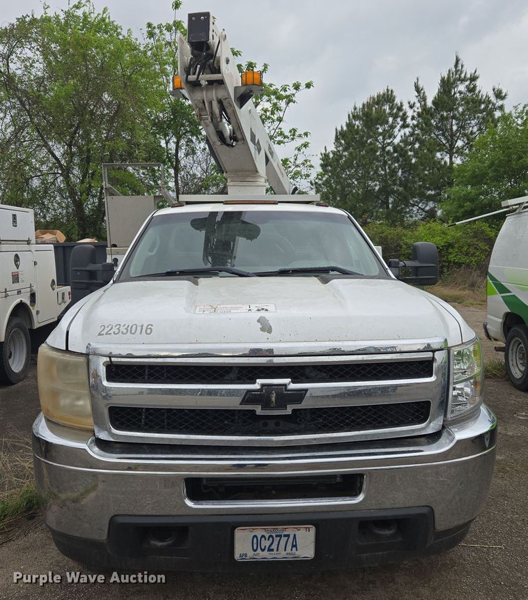 image for item DW8680 2013 Chevrolet Silverado 3500HD bucket truck