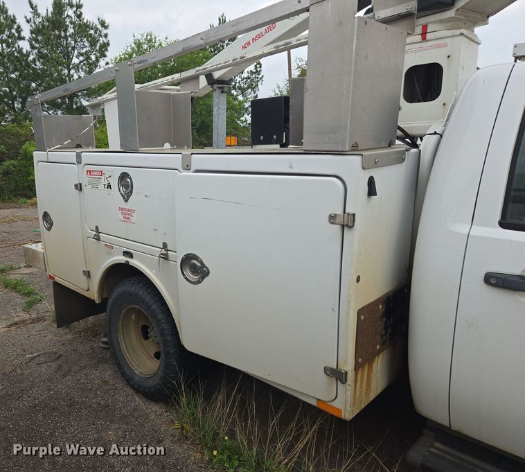 image for item DW8680 2013 Chevrolet Silverado 3500HD bucket truck