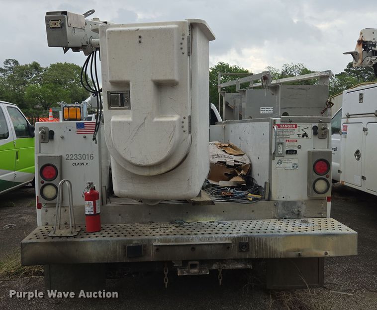 image for item DW8680 2013 Chevrolet Silverado 3500HD bucket truck