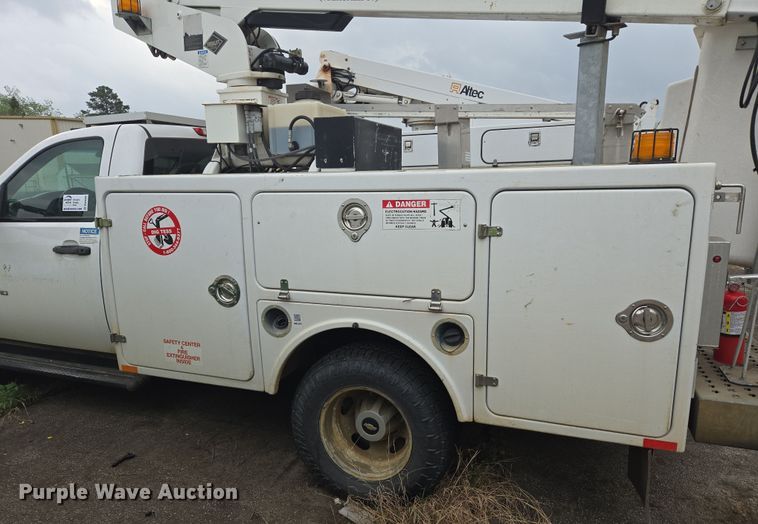 image for item DW8680 2013 Chevrolet Silverado 3500HD bucket truck