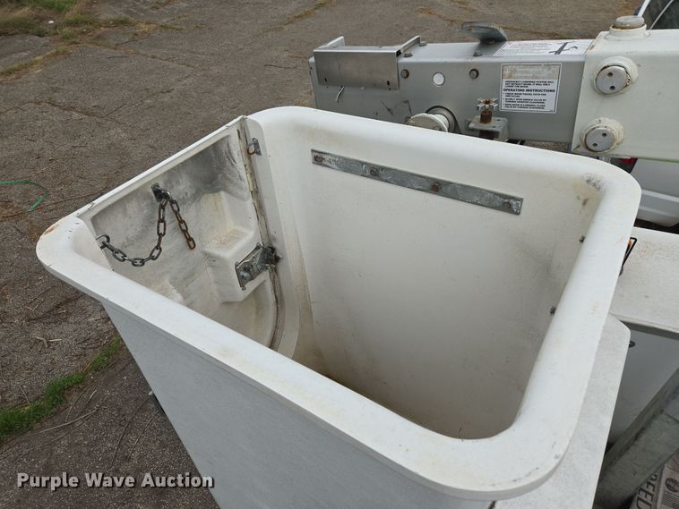 image for item DW8680 2013 Chevrolet Silverado 3500HD bucket truck