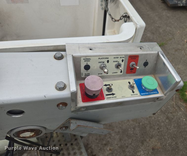 image for item DW8680 2013 Chevrolet Silverado 3500HD bucket truck