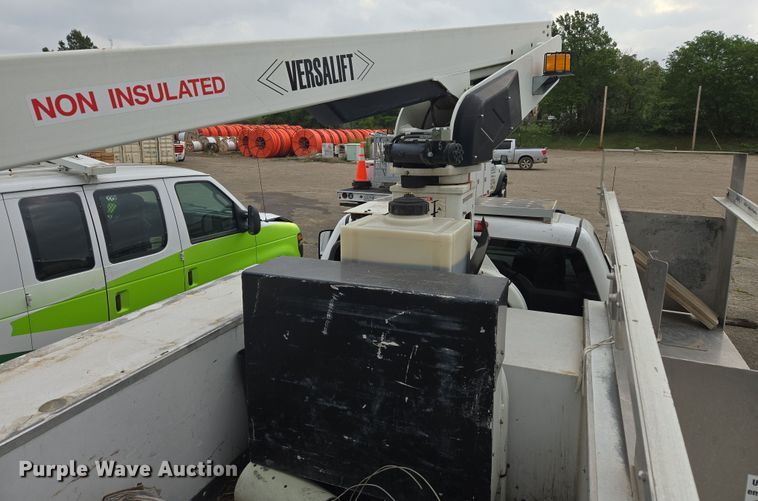 image for item DW8680 2013 Chevrolet Silverado 3500HD bucket truck