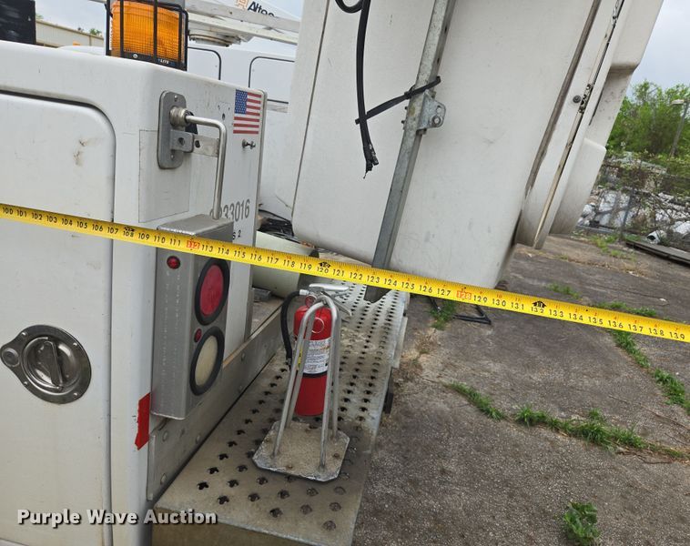 image for item DW8680 2013 Chevrolet Silverado 3500HD bucket truck