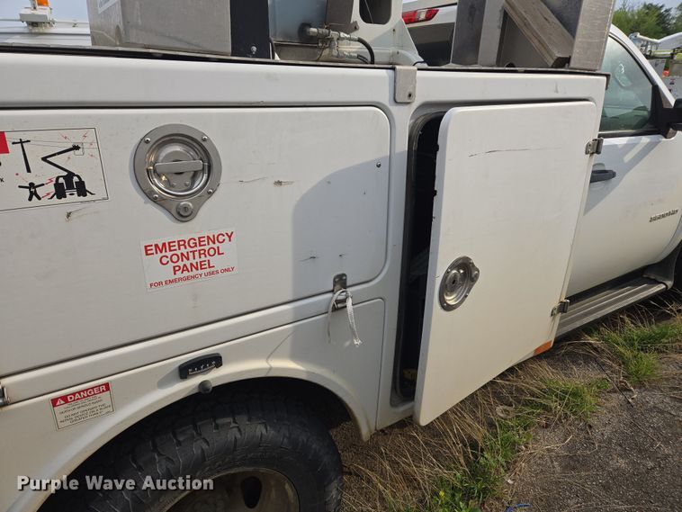image for item DW8680 2013 Chevrolet Silverado 3500HD bucket truck