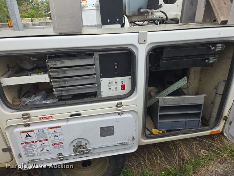 image for item DW8680 2013 Chevrolet Silverado 3500HD bucket truck