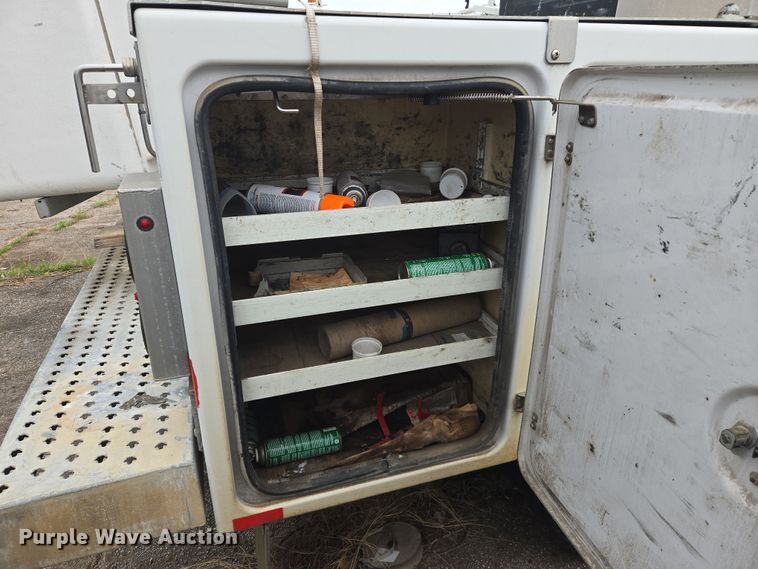 image for item DW8680 2013 Chevrolet Silverado 3500HD bucket truck