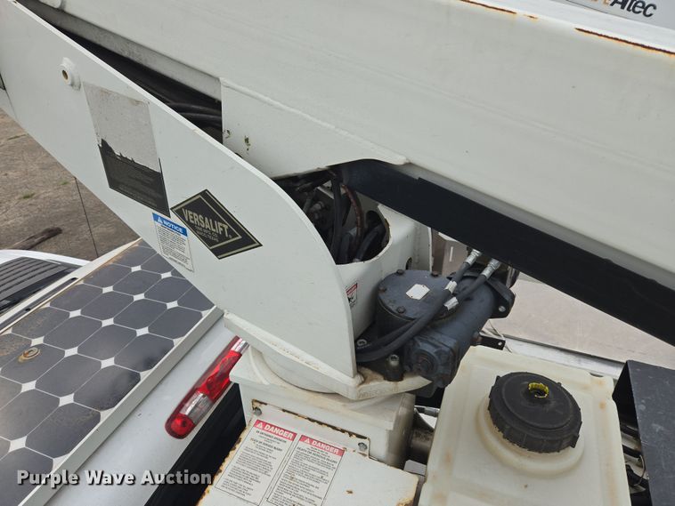 image for item DW8680 2013 Chevrolet Silverado 3500HD bucket truck