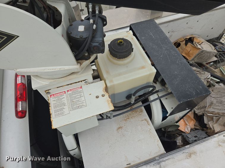 image for item DW8680 2013 Chevrolet Silverado 3500HD bucket truck