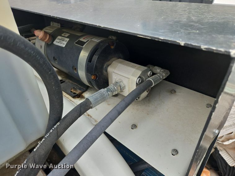 image for item DW8680 2013 Chevrolet Silverado 3500HD bucket truck