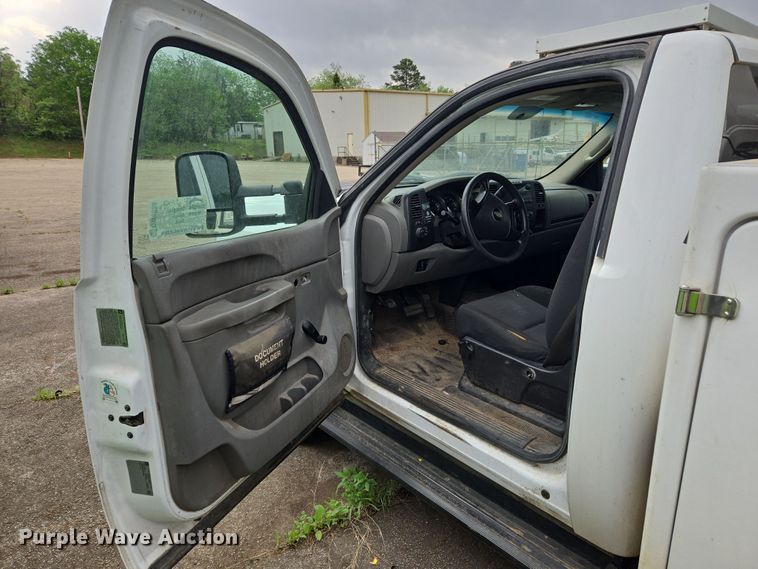 image for item DW8680 2013 Chevrolet Silverado 3500HD bucket truck