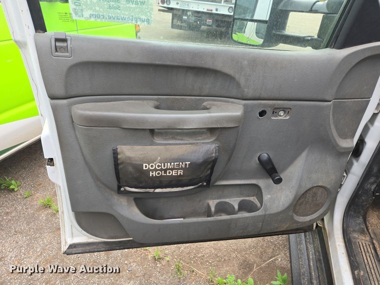 image for item DW8680 2013 Chevrolet Silverado 3500HD bucket truck