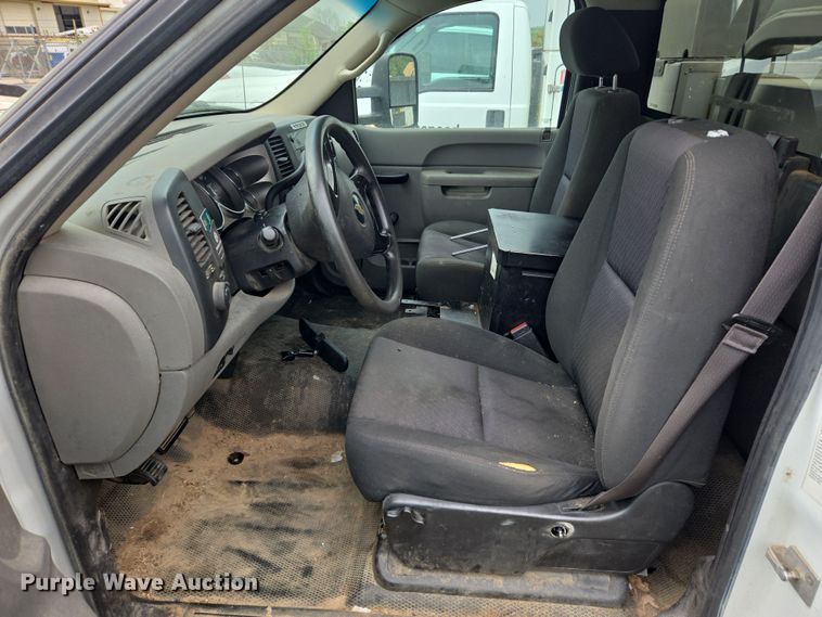 image for item DW8680 2013 Chevrolet Silverado 3500HD bucket truck