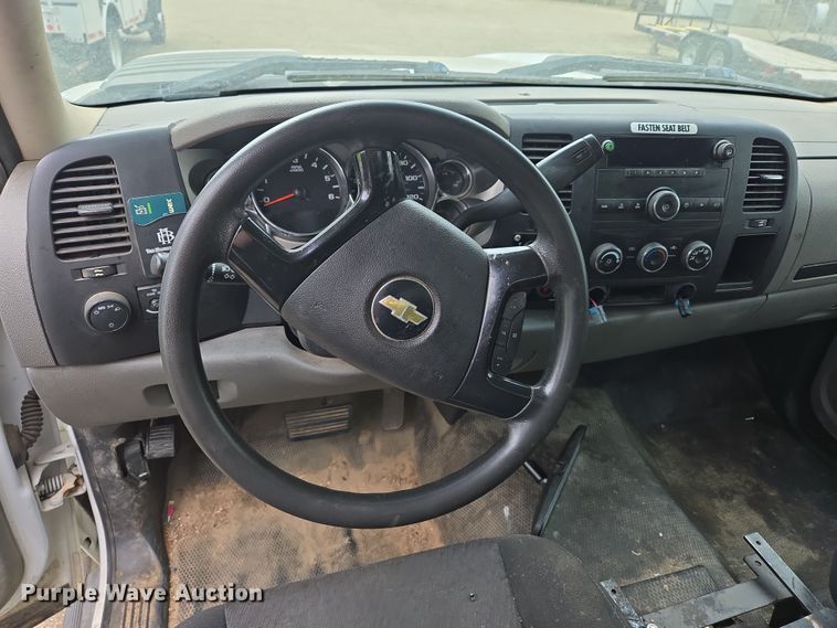 image for item DW8680 2013 Chevrolet Silverado 3500HD bucket truck