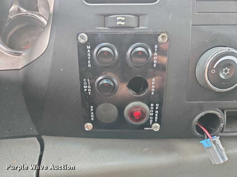 image for item DW8680 2013 Chevrolet Silverado 3500HD bucket truck