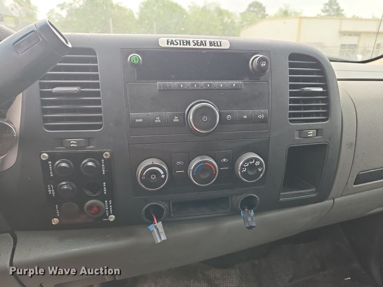 image for item DW8680 2013 Chevrolet Silverado 3500HD bucket truck