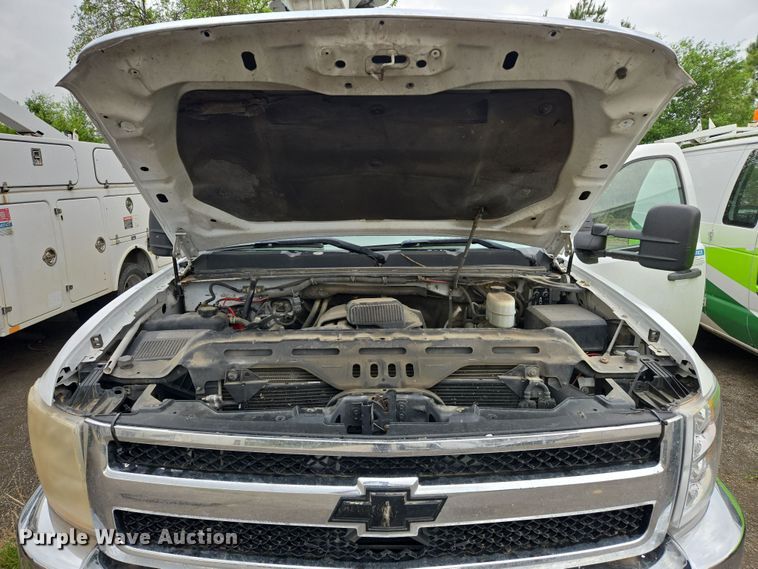 image for item DW8680 2013 Chevrolet Silverado 3500HD bucket truck