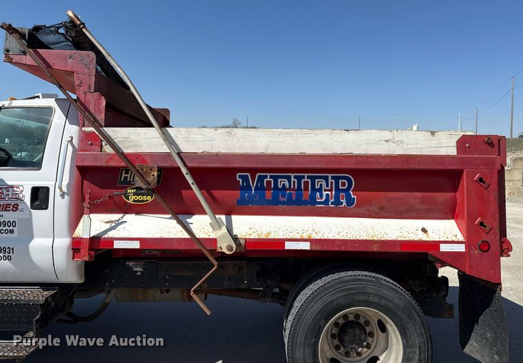 image for item DY7991 2004 Ford F650 dump truck