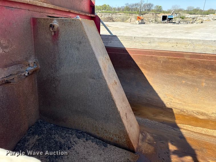 image for item DY7991 2004 Ford F650 dump truck