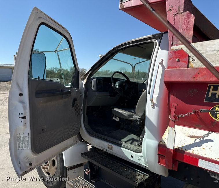 image for item DY7991 2004 Ford F650 dump truck