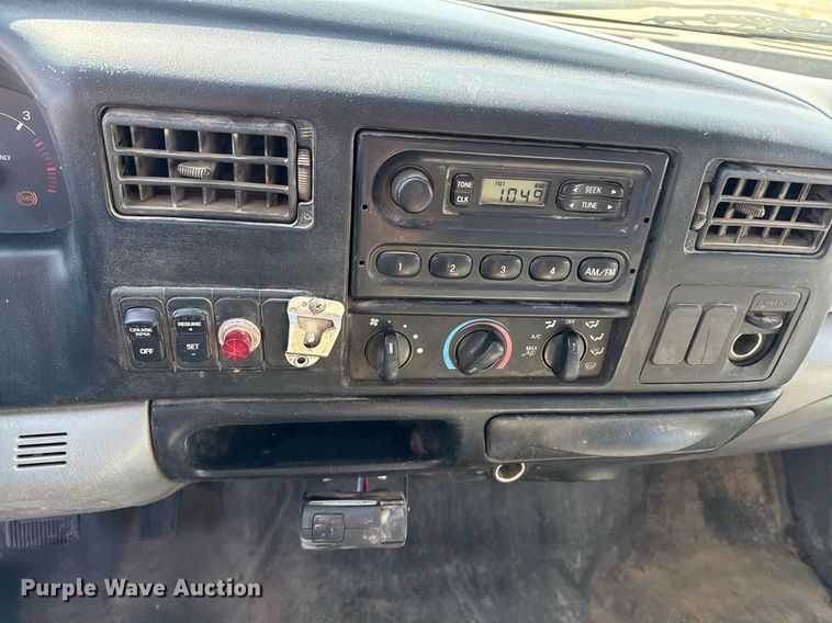 image for item DY7991 2004 Ford F650 dump truck