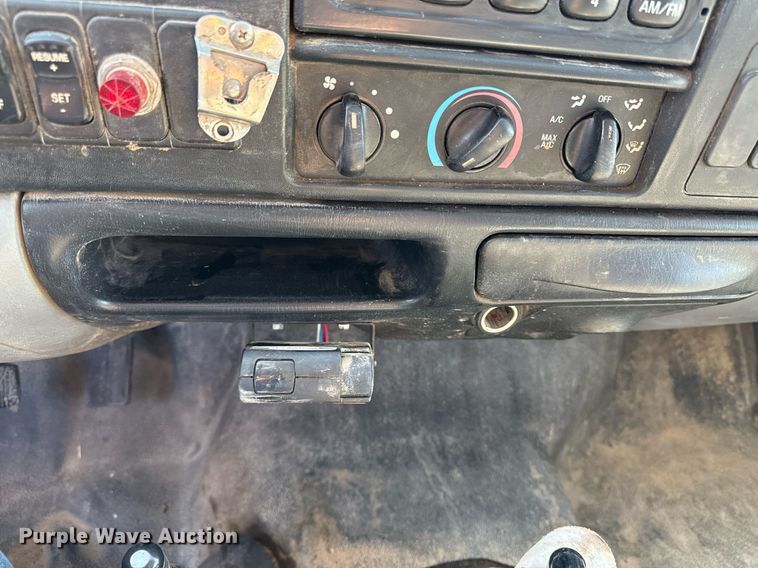 image for item DY7991 2004 Ford F650 dump truck