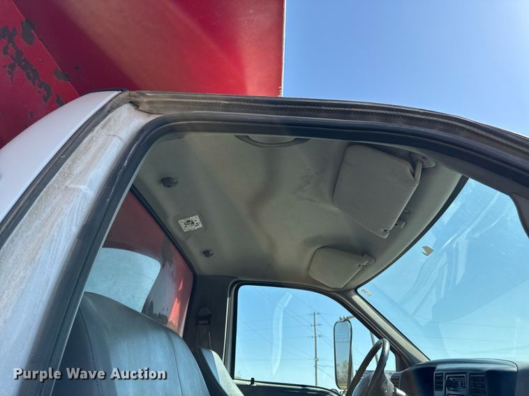 image for item DY7991 2004 Ford F650 dump truck