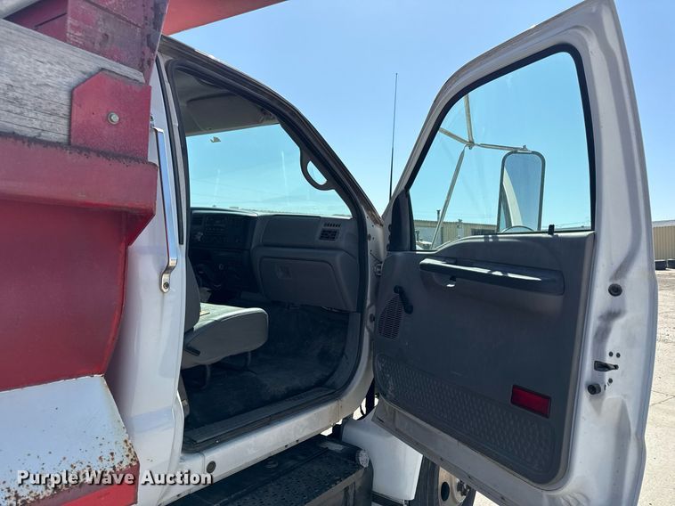 image for item DY7991 2004 Ford F650 dump truck