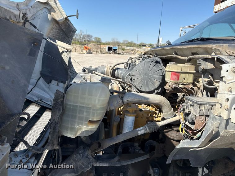 image for item DY7991 2004 Ford F650 dump truck