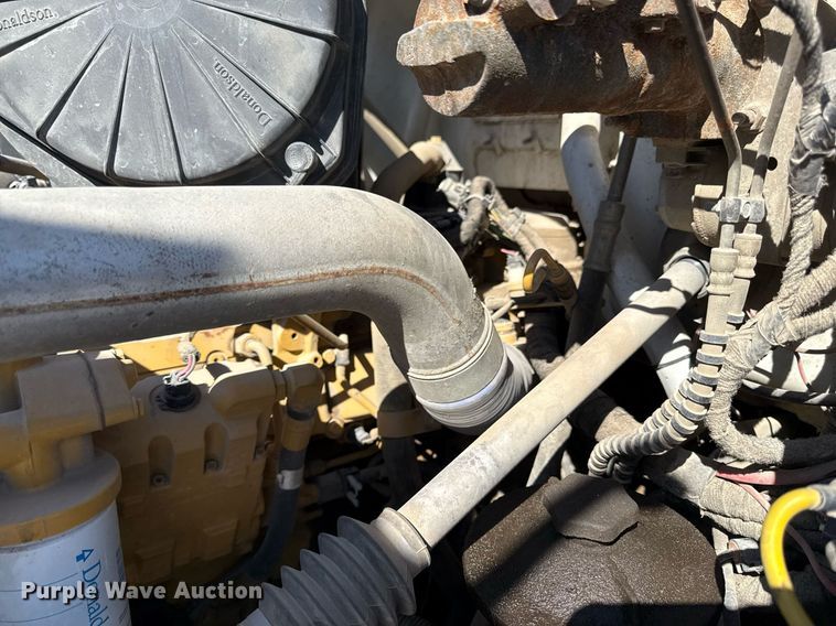 image for item DY7991 2004 Ford F650 dump truck