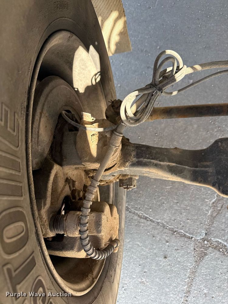 image for item DY7991 2004 Ford F650 dump truck