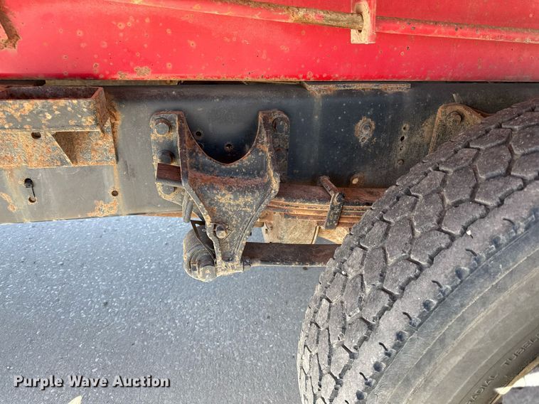 image for item DY7991 2004 Ford F650 dump truck