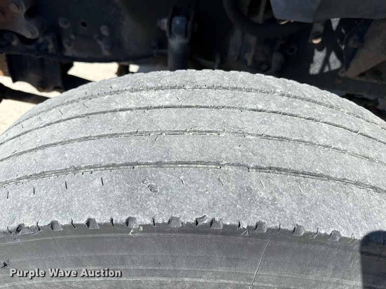 image for item DY7991 2004 Ford F650 dump truck