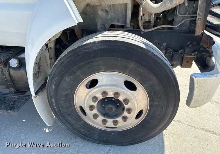 image for item DY7991 2004 Ford F650 dump truck