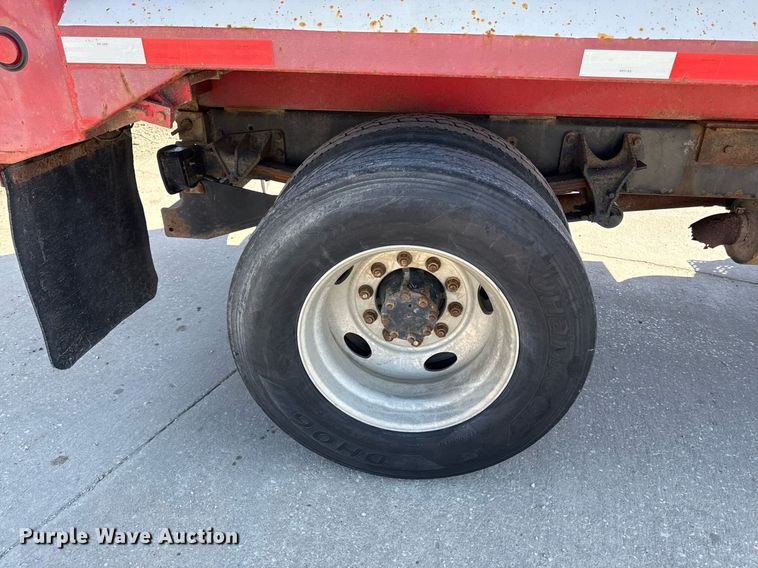 image for item DY7991 2004 Ford F650 dump truck