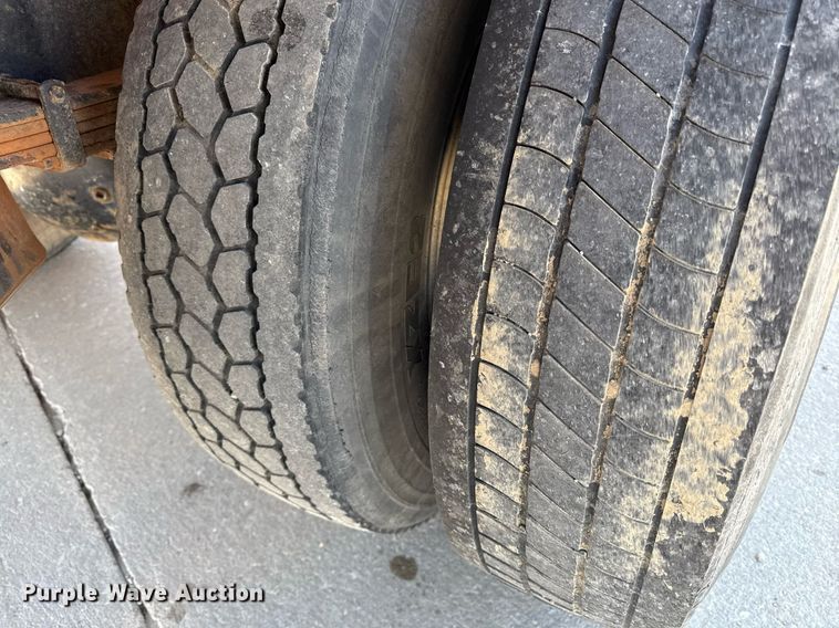 image for item DY7991 2004 Ford F650 dump truck