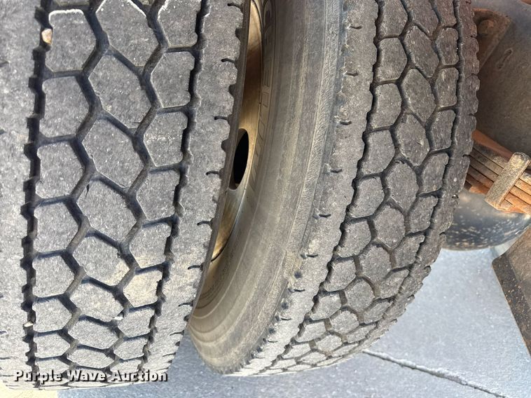 image for item DY7991 2004 Ford F650 dump truck