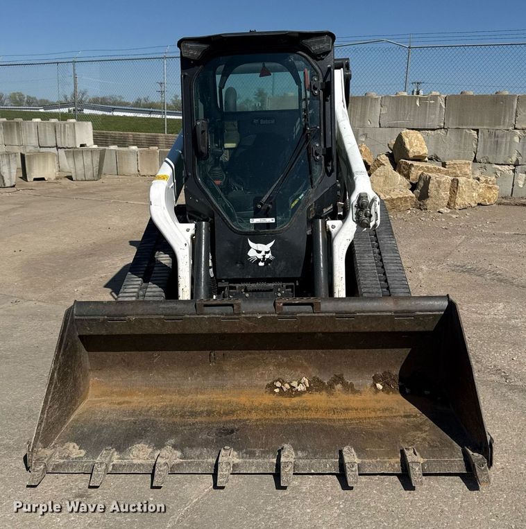image for item DY7992 2021 Bobcat T76 r series tracked skid steer loader