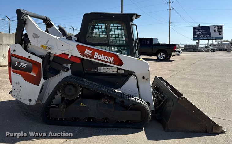 image for item DY7992 2021 Bobcat T76 r series tracked skid steer loader