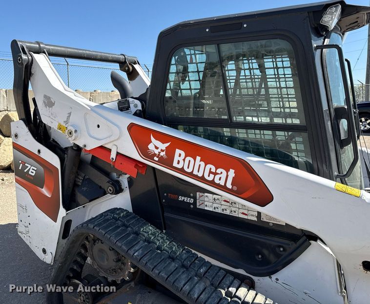 image for item DY7992 2021 Bobcat T76 r series tracked skid steer loader