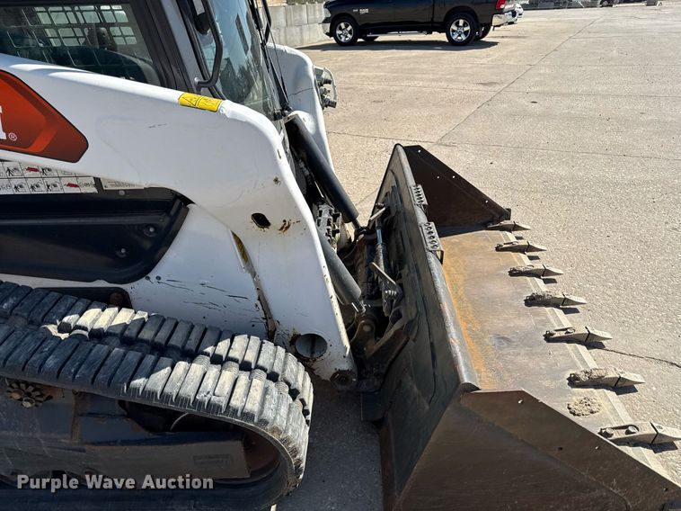 image for item DY7992 2021 Bobcat T76 r series tracked skid steer loader