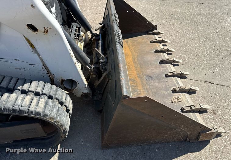 image for item DY7992 2021 Bobcat T76 r series tracked skid steer loader