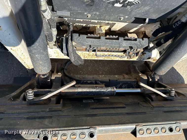 image for item DY7992 2021 Bobcat T76 r series tracked skid steer loader