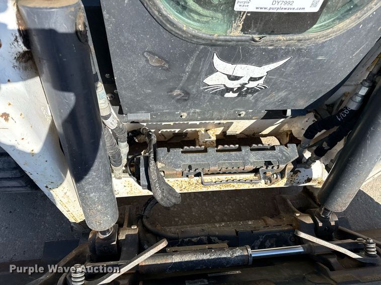 image for item DY7992 2021 Bobcat T76 r series tracked skid steer loader