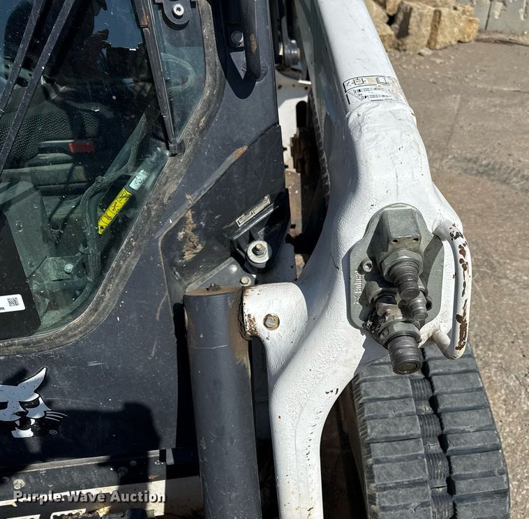 image for item DY7992 2021 Bobcat T76 r series tracked skid steer loader