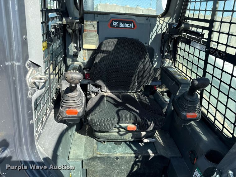 image for item DY7992 2021 Bobcat T76 r series tracked skid steer loader
