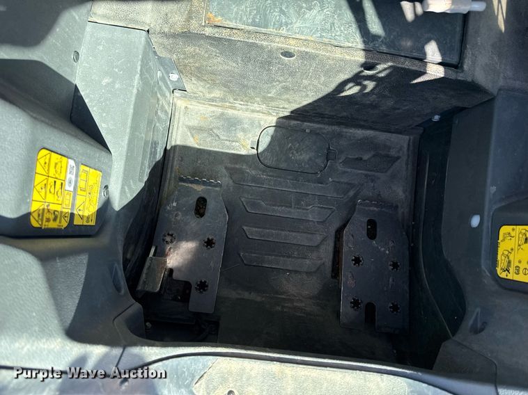 image for item DY7992 2021 Bobcat T76 r series tracked skid steer loader