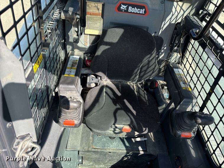 image for item DY7992 2021 Bobcat T76 r series tracked skid steer loader